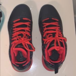 Under armour drive sneakers basketball- used